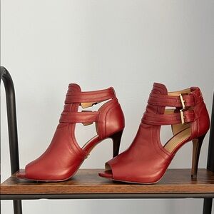 Michael Kors burgundy peep toe Strappy Heels- size 7.5